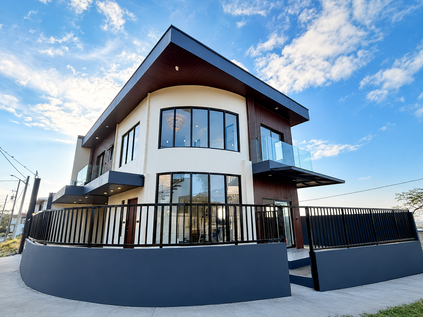 Woodhill House — Actual Photo 1